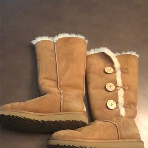 Ugg Bailey Button Triplett Books
